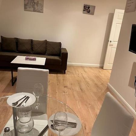 009- Studio Apartment In Ealing F5 Экстерьер фото