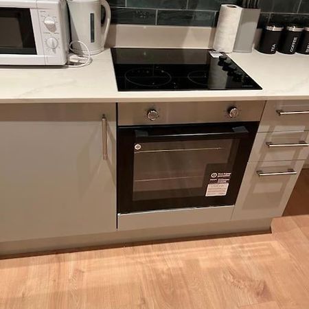 009- Studio Apartment In Ealing F5 Экстерьер фото