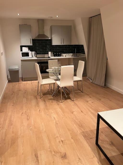 009- Studio Apartment In Ealing F5 Экстерьер фото