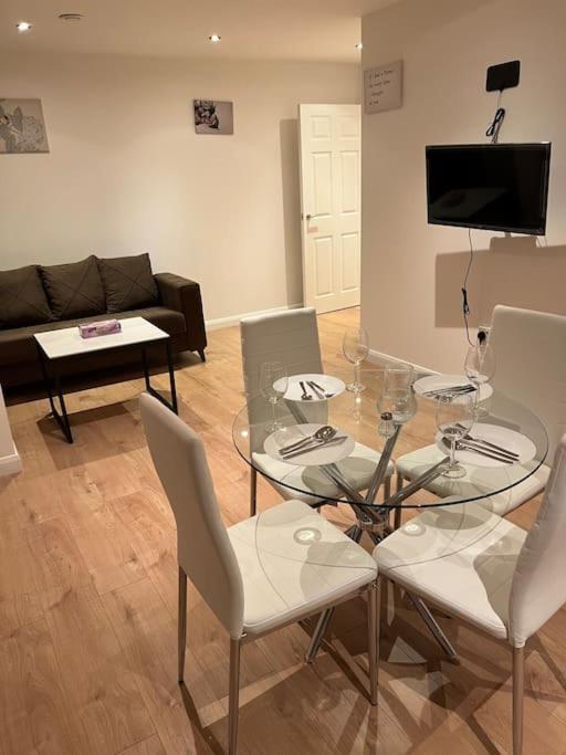 009- Studio Apartment In Ealing F5 Экстерьер фото