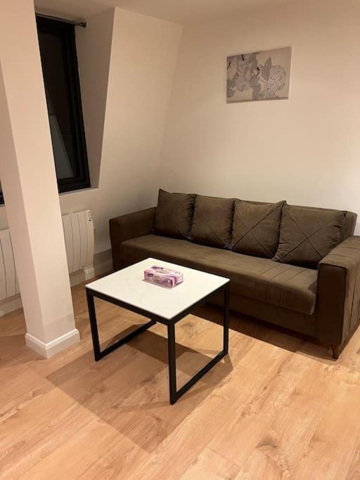 009- Studio Apartment In Ealing F5 Экстерьер фото