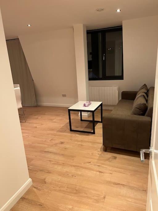 009- Studio Apartment In Ealing F5 Экстерьер фото