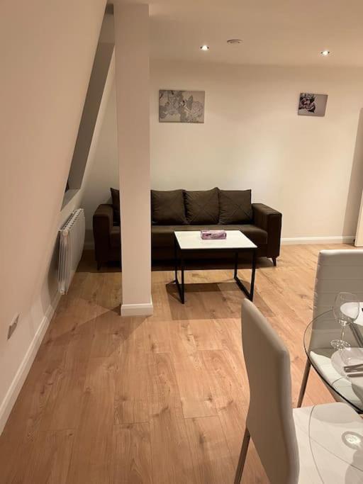 009- Studio Apartment In Ealing F5 Экстерьер фото